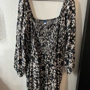 Old Navy Black and White Floral Long Sleeve Dress